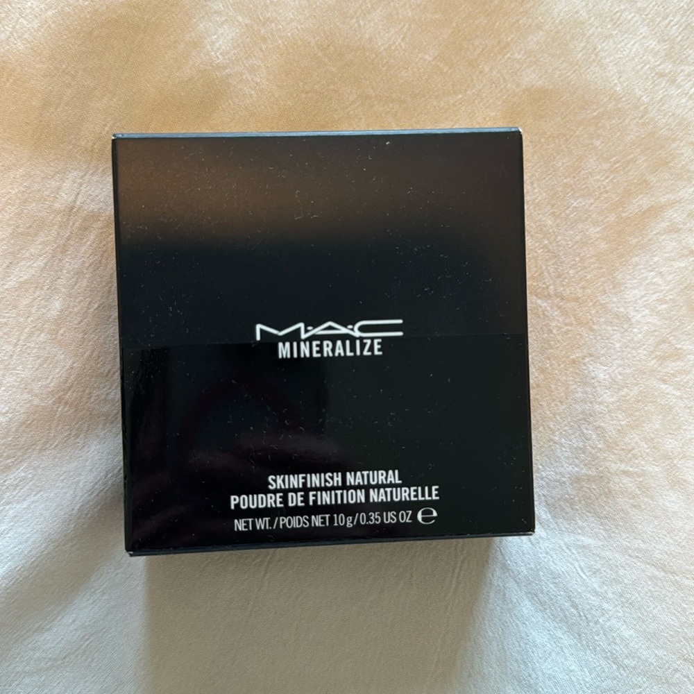 MAC medium tan powder